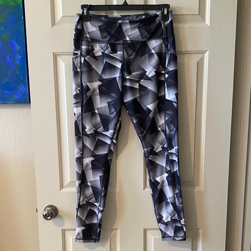 Avia Black & White Geometric Women’s Leggings